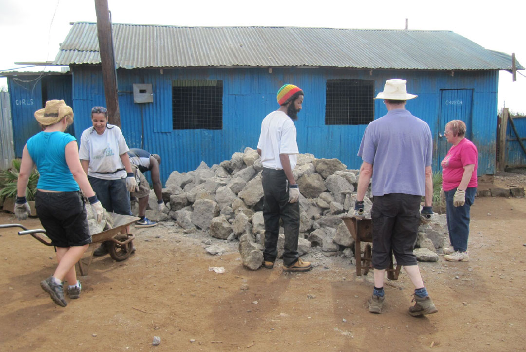 Kenya 2013 : Shifting more rocks!