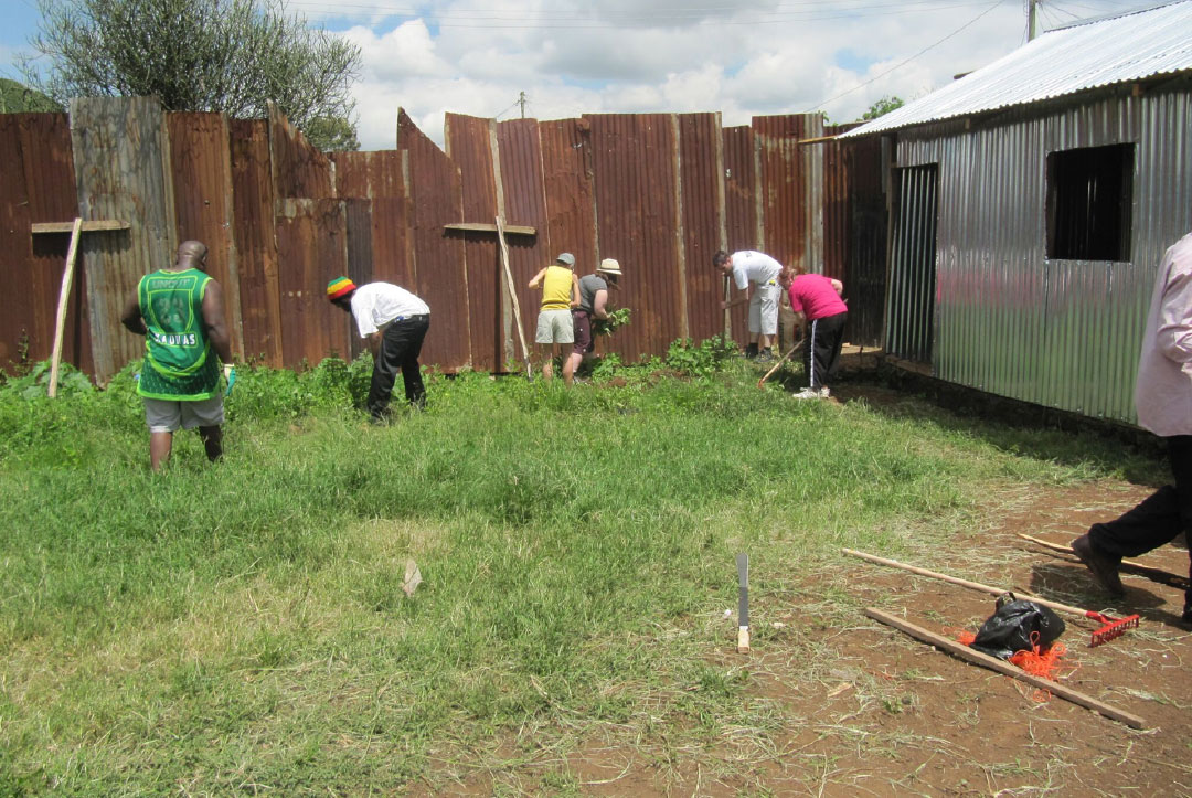 Kenya 2013 : Clearing the land for the new school buildings