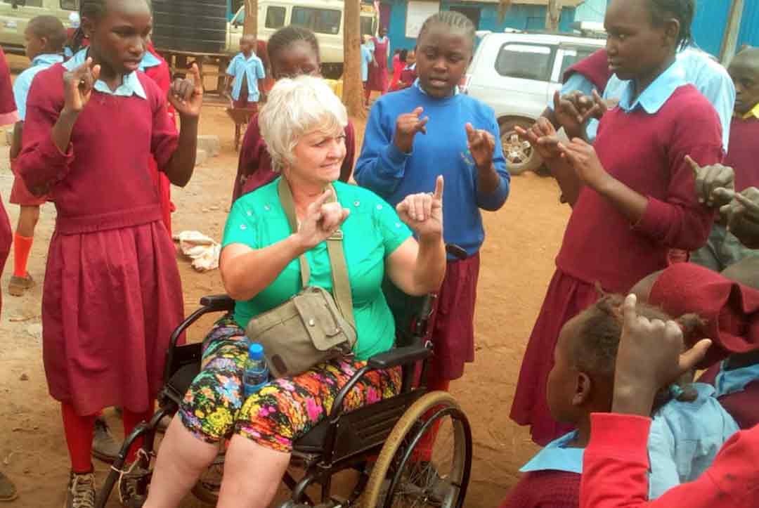 2019-Kenya-06-One-of-our-volunteers-Dee-teaching-the-language