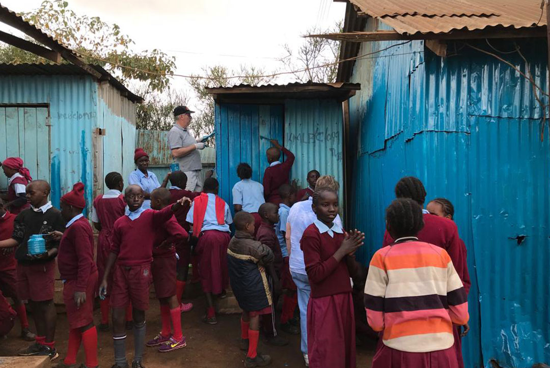 2019-Kenya-01-All-of-the-children-getting-involved